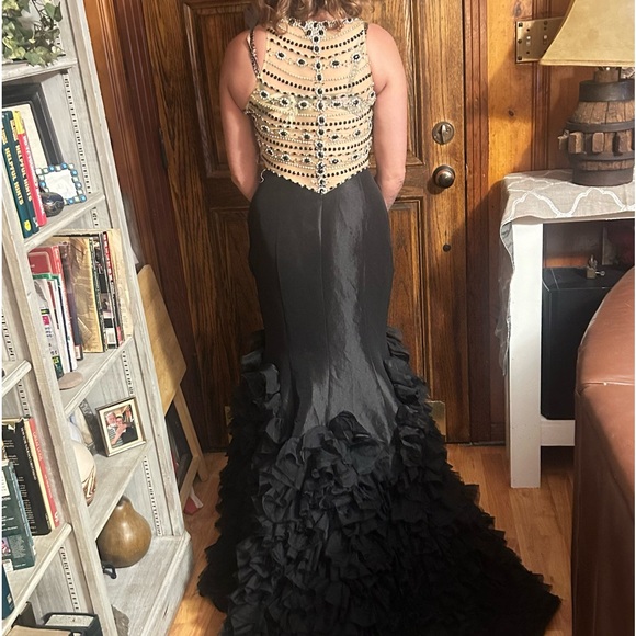 Meet your Posher, Erica - Picture 2 of 2